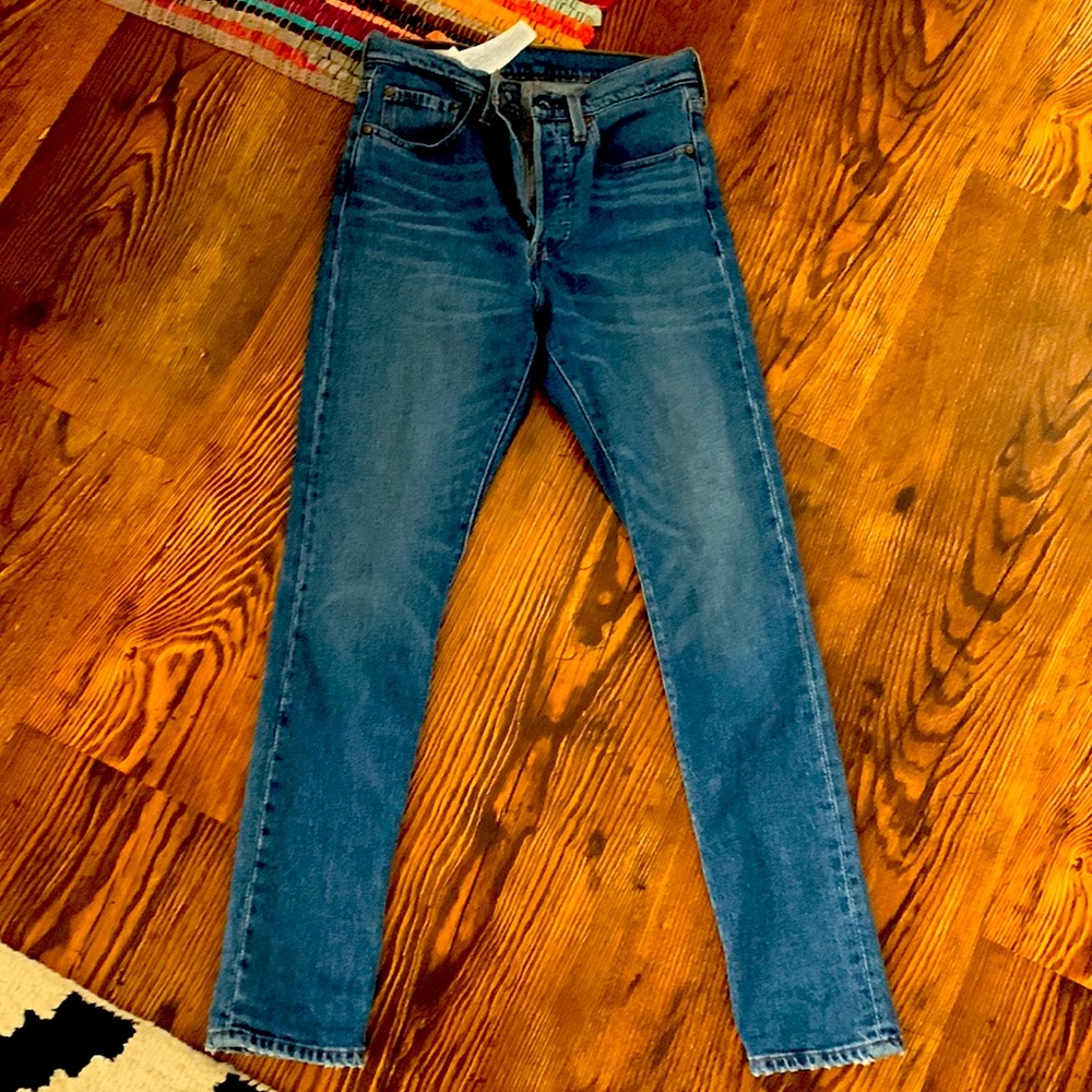 Levi’s 501 skinny jeans. Size is 26x30L. Excellent condition! So cute!